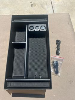 Universal car tray organizer