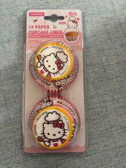 Hello kitty cupcake liners and toppers