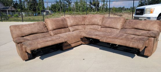 Electric recliner sectional
