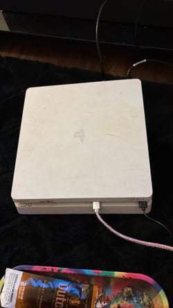 PS4 with 2 controllers !