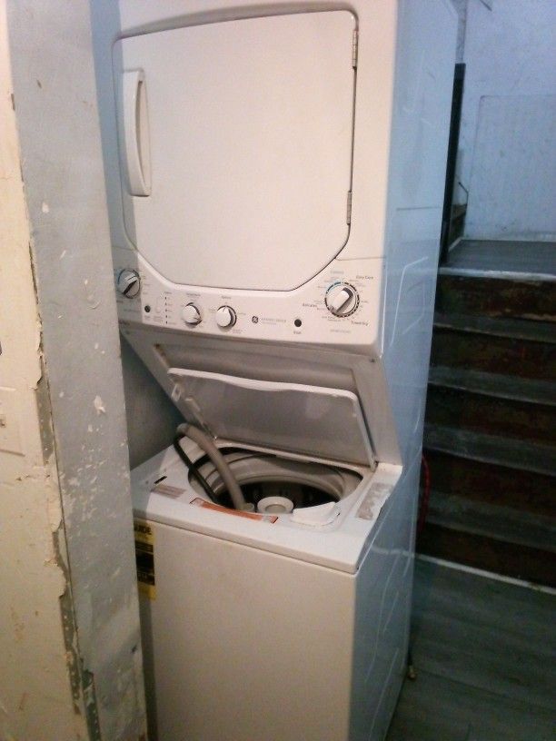 Brand New General Electric Washer Dryer Combo 400$