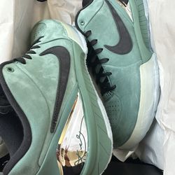 Kobe IV Pronto Nike Girl Dad 9.5 Shoes Sneakers Grinch