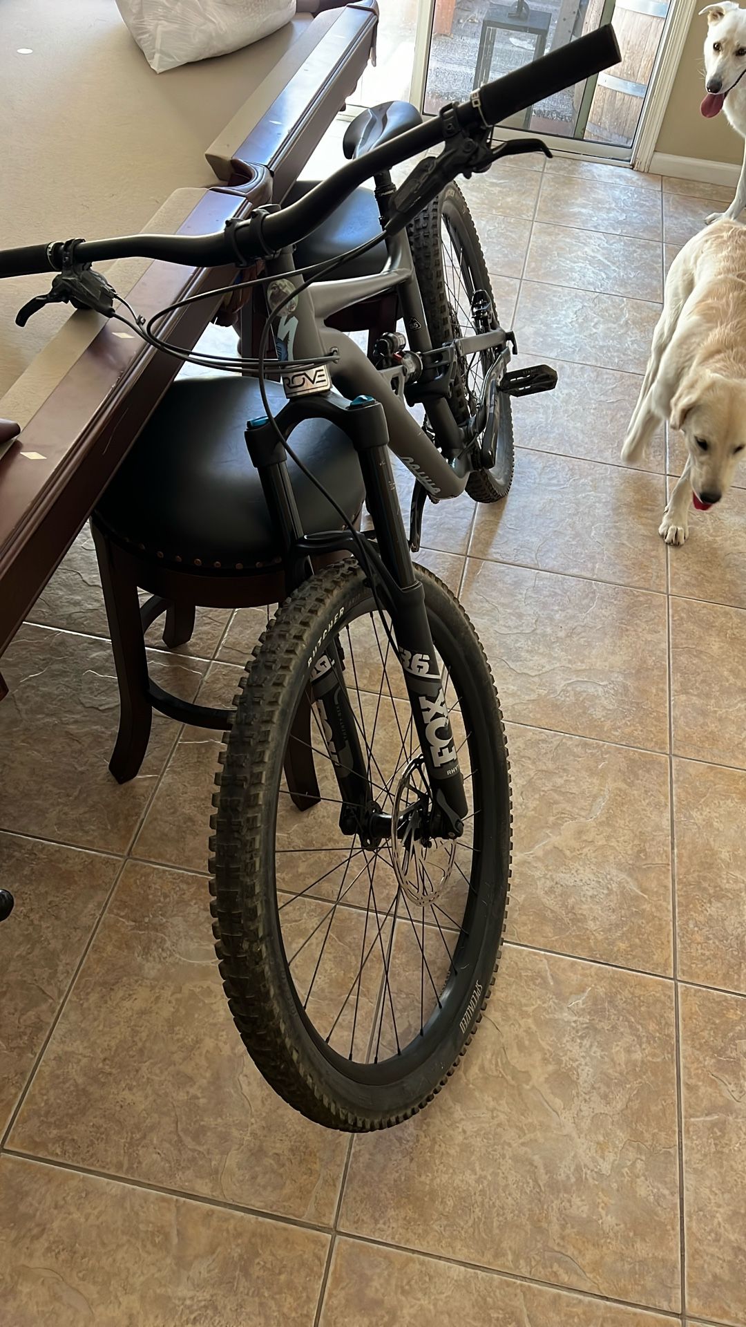 Mountain Bike - Specialized Status 