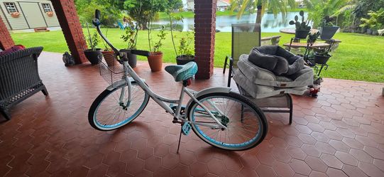 Kent La Jolla 26" Women's cruiser bike features a lightweight white aluminum frame with teal and blue plaid graphics