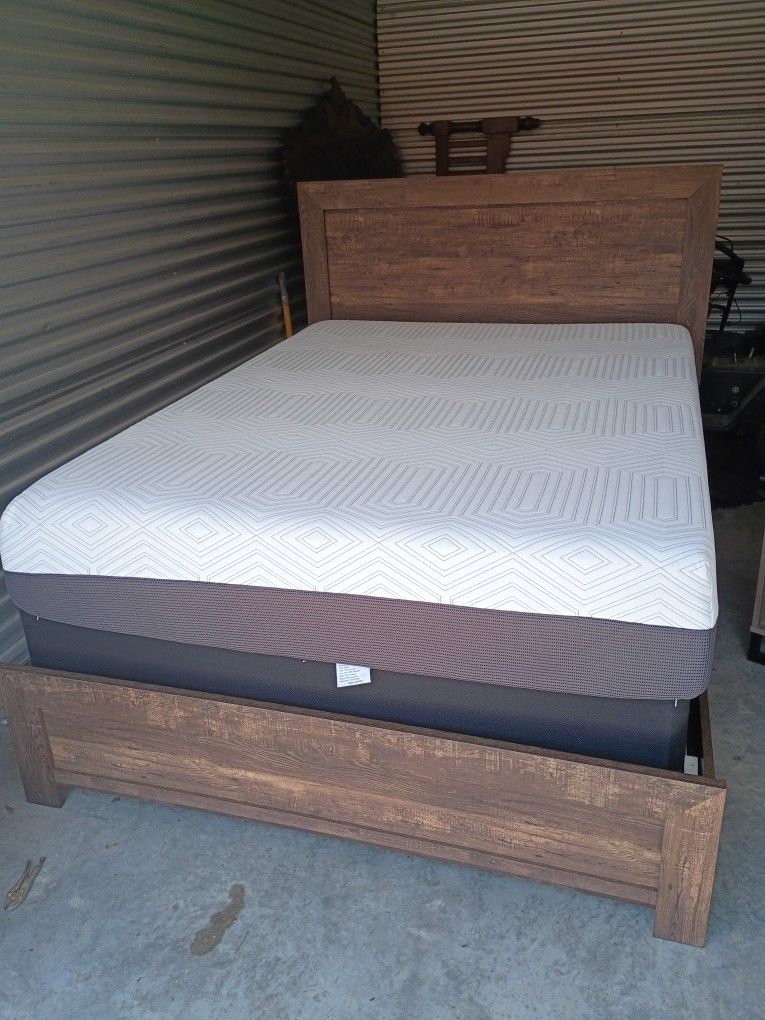 Queen Bed Set