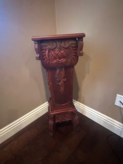 WOODEN STAND DECOR