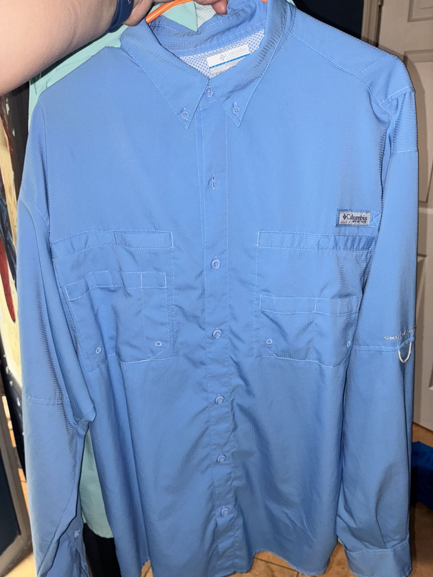 Men’s Columbia button down