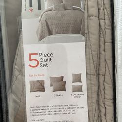 Full/Queen Size Quilt Set