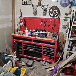 61" Milwaukee Tool Bow With Peg Board