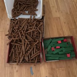 Massive Collection Of Lincoln Logs Approx 700 Pieces