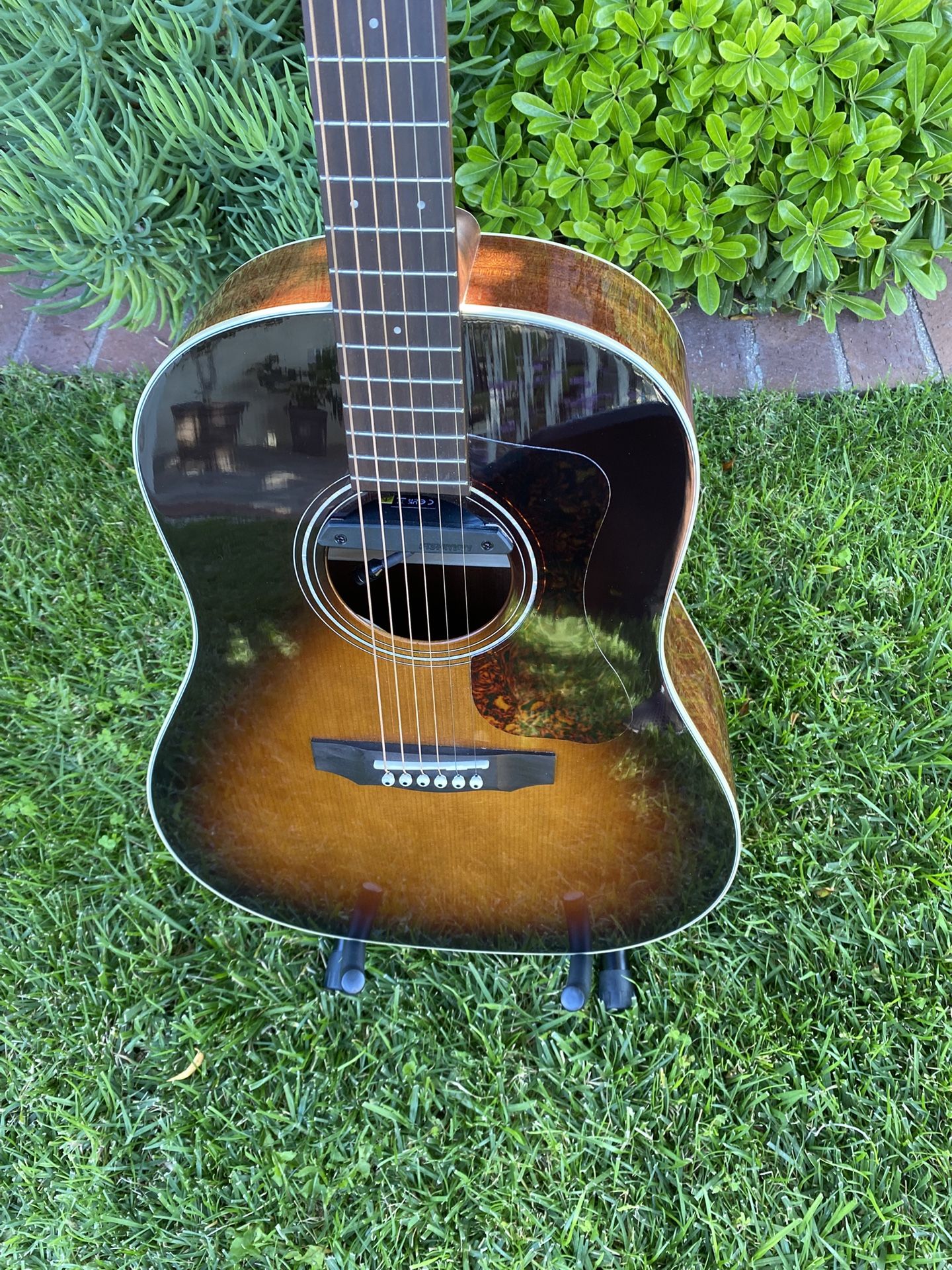 GUILD J45 Style Acoustic Electric Guitar W/ Fishman Rare Earth Dual Pickup System 