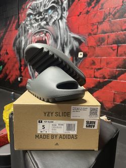Yeezy Slides “Slate Grey”