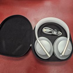 96091 Bose 700 Over The Ear Bluetooth Noise Canceling Headphone 589158 