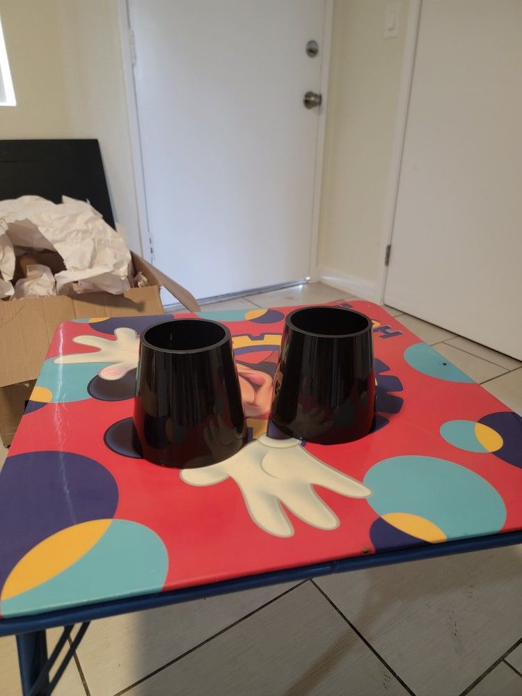 2 Black Pot