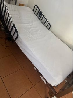 Medical bed and good condition