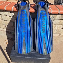 AUQA LUNG BLADES TWO DIVEING FINS...