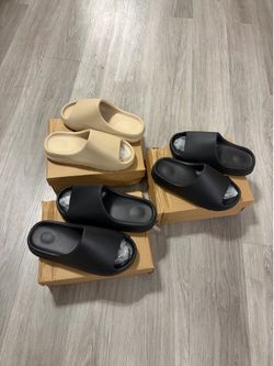 Yeezys Sildes