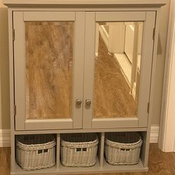 Cabinet with mirror 