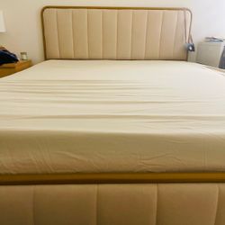 Cama en Venta✨ Hermosa cama Queen 🛏️ con matress incluido💕 Recogido en Area de Clermont