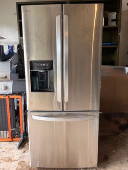 Like NEW LG Refrigerator  -only 1 year old!