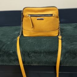 Yellow Crossbody Bag – Gold Chain – Super Cute