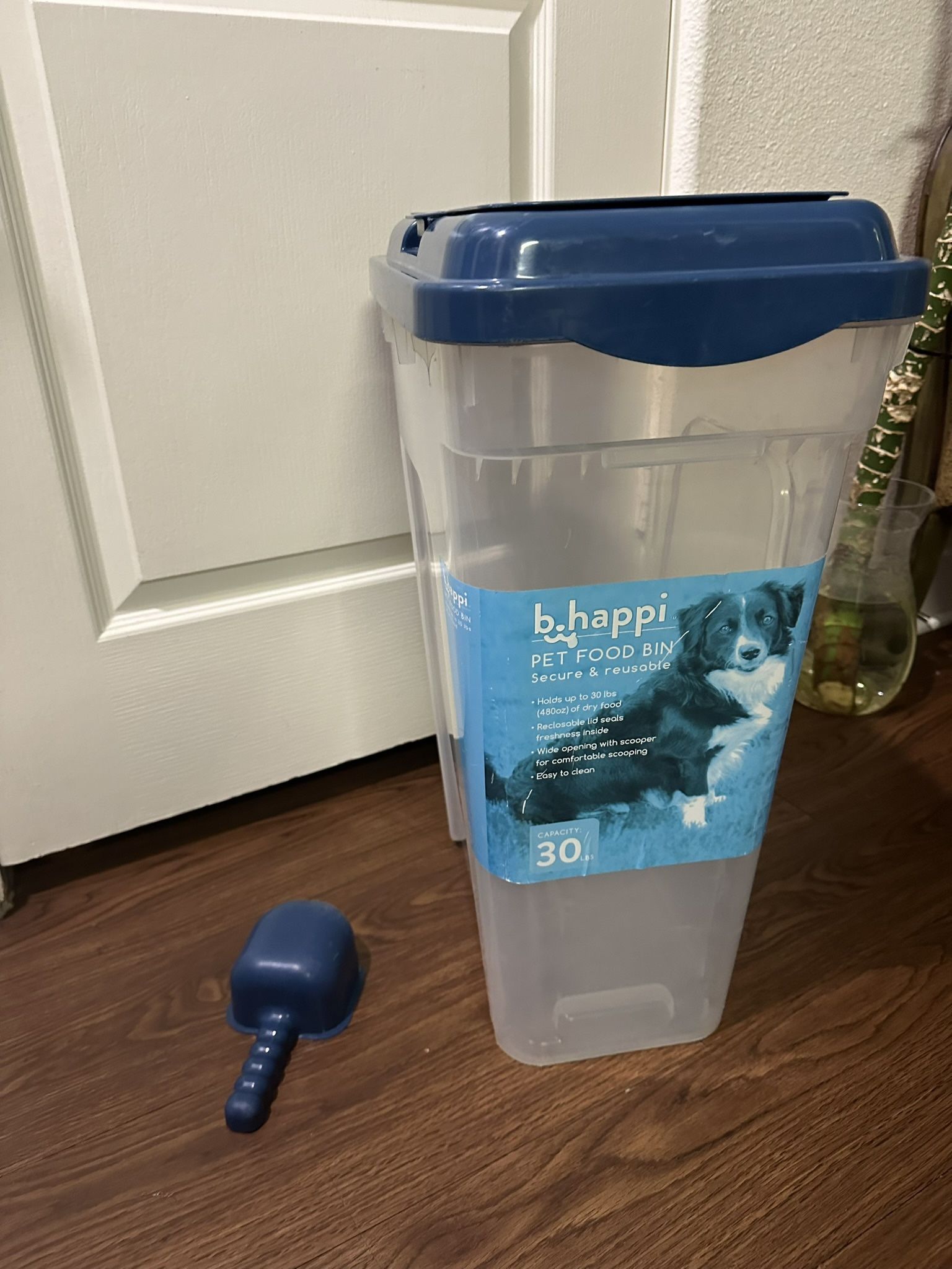 PET FOOD BIN - CAPACITY: 30 LBS