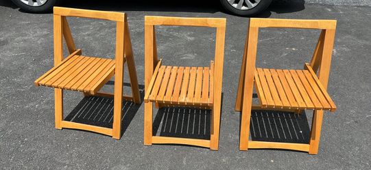 wooden fall chairs Like new 3 wooden fall chairs