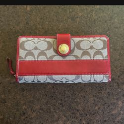 Signature Coach Wallet
