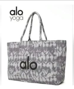 Alo yoga bag size Large
