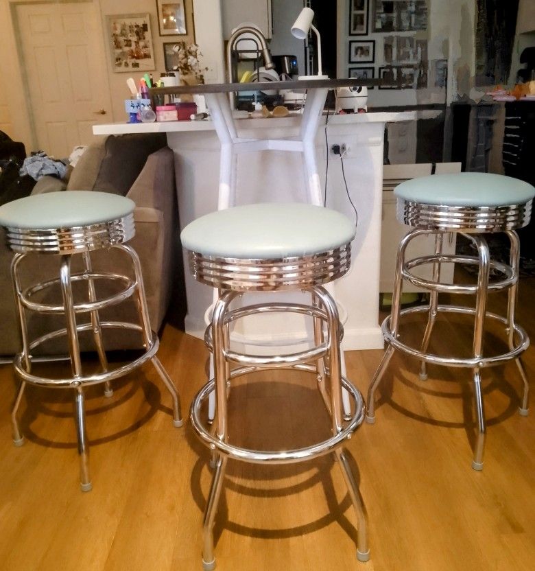 High top pub table and 3 Retro bar stools
