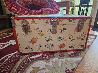 Vintage 1960s Snoopy Peanuts Trunk