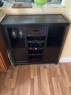 Wine cabinet