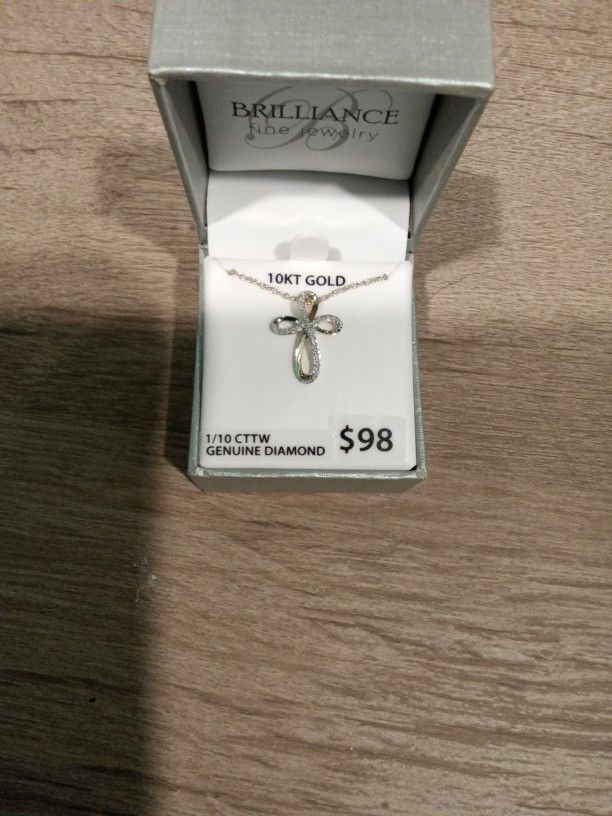 Real 10 Kt Gold Necklace With Diamonds