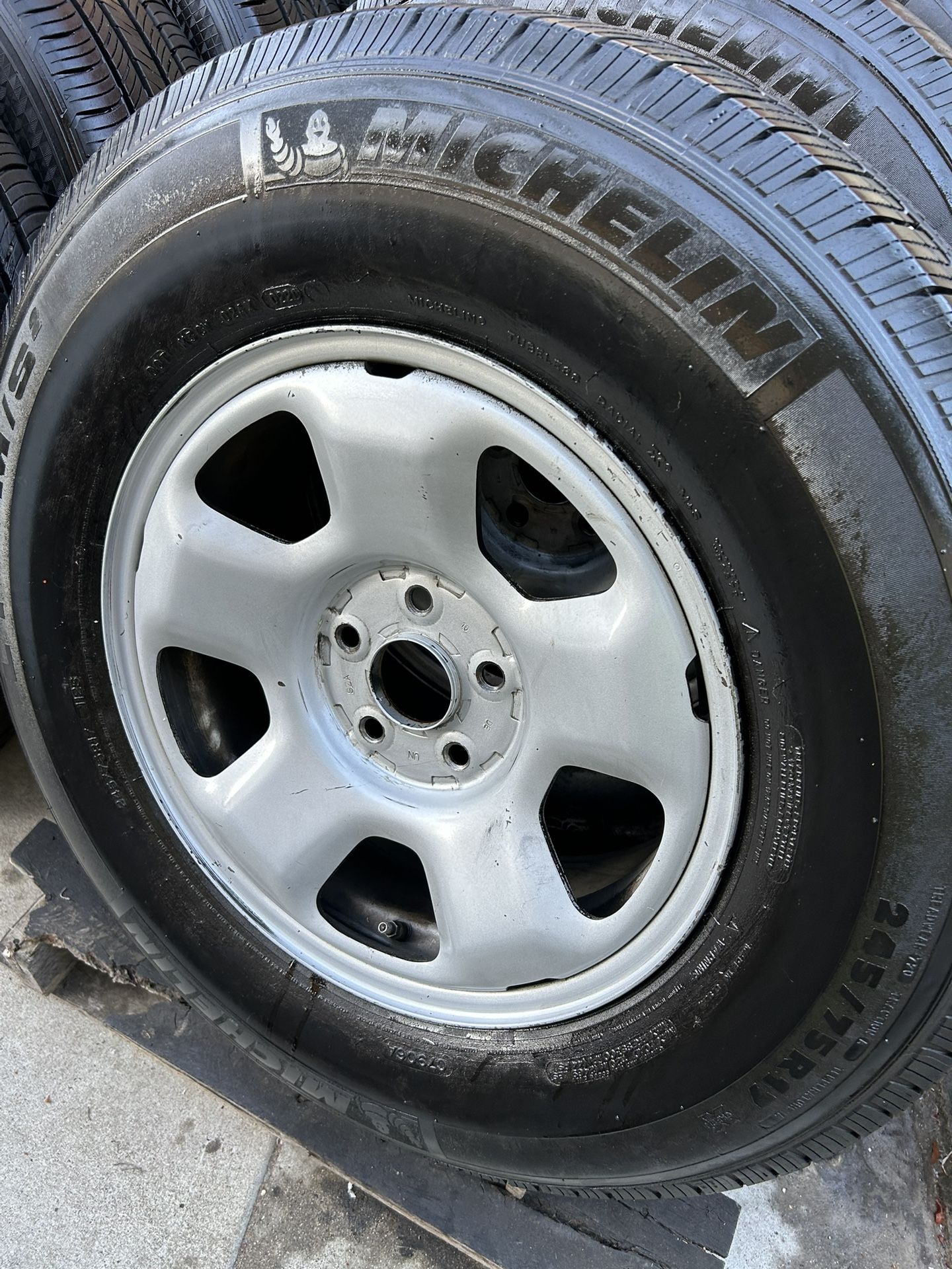 4- MICHELIN LTX RADIAL