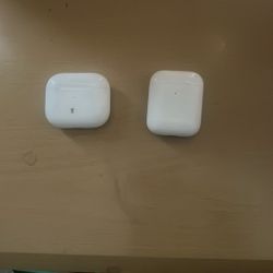 Two different Generation Airpods with one airpod in both