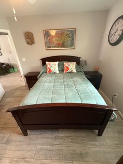 🛏️ Full Size Bed Frame + 2 Nightstands – $200 OBO