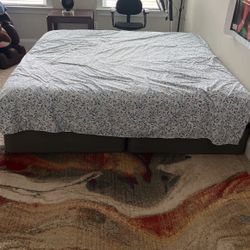 King California Mattress And 2 Boxes ( 150$ ) 