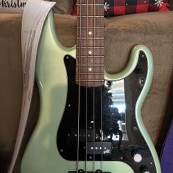 Fender Deluxe Active Precision Bass Surf Pearl (green)