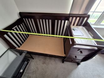 Storkraft portofino 5 in 1 convertiable crib with changing table.
Crib is used, but has lots of life left.
It's disassembled partially, for easy movin