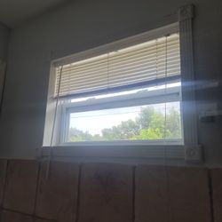 Mini Blind 34. 10/16