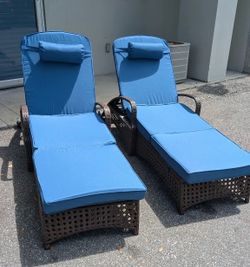 Set of 2 Outdoor Chaise Loungers