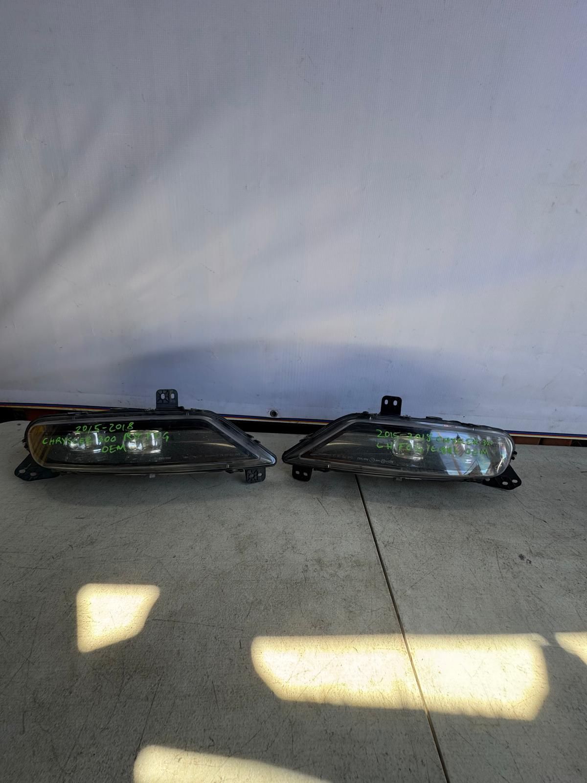2015-2018 CRYSLER 300 RH/LH. FIG LAMPS. OEM