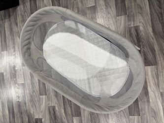 Regalo Baby Bassinet with 36” Round iSerta Mattress