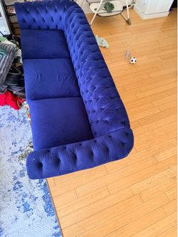 3 seater couch— MUST GO BY TUESDAY