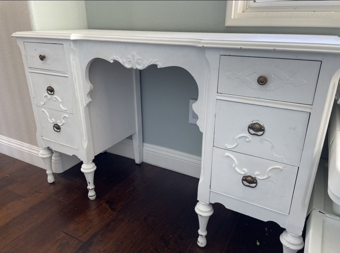 White Desk Or Vanity