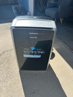 Honeywell 14,000 BTU portable AC with remote