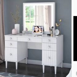 Tresanti Marilyn Vanity with Mirror. STILL IN BOX