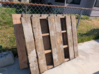2 free wood pallets!
