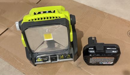 RYOBI 18V ONE+ Hybrid LED Work Light & 4.0Ah Battery Combo