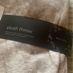 Super Soft Plush Throw Blanket 😌 $7
